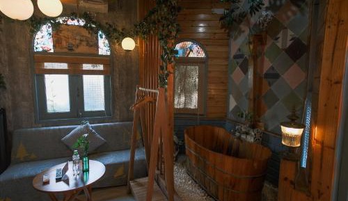 Queen Suite with Spa Bath