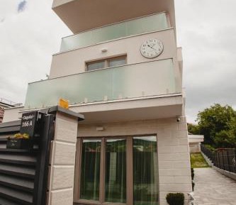 Studio Apartment with Balcony