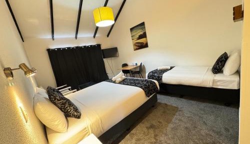 Studio with Queen and Single Bed, Lake View and Private Thermal Pool