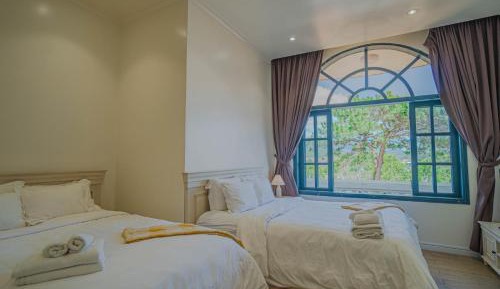 Family Room with Garden View