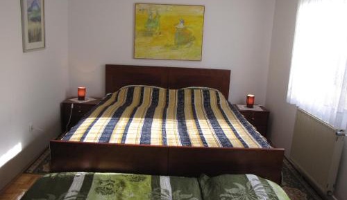 Deluxe Double Room (2 Adults + 1 Child)