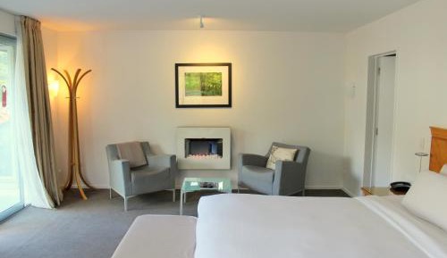 Deluxe King Suite with Fireplace