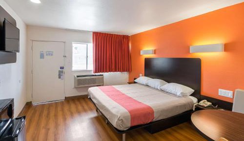 King Room - Non-Smoking