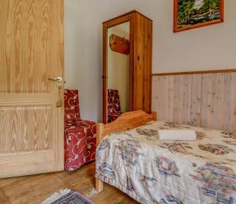 Twin Room with Shared Bathroom
