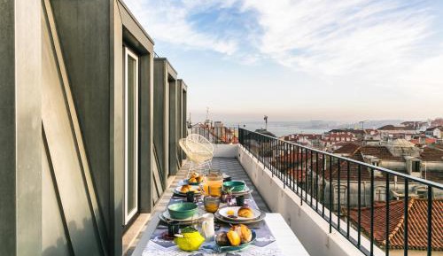 Three-Bedroom Apartment with Terrace and River View