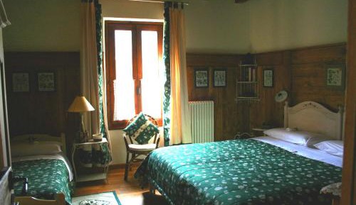 Triple Room with Shared Bathroom