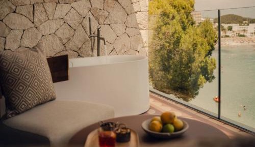 Double Room with Balcony and Sea View