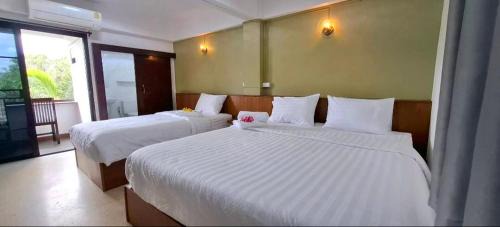 Family Room with Mountain View