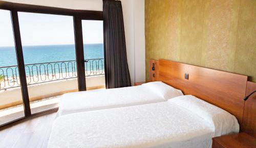 Double or Twin Room with Front Sea View