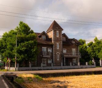 Villa with Garden View
