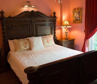 Queen Room with Garden View