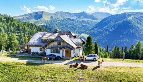 Two-Bedroom Apartment with Mountain View