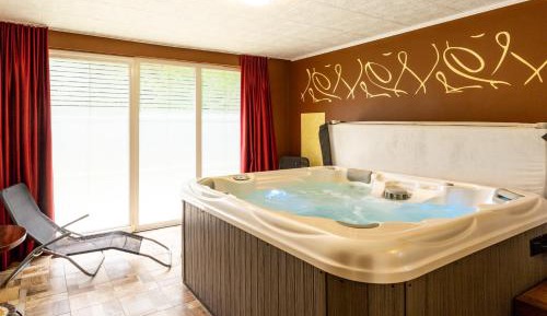 Twin Room with Private Bathroom