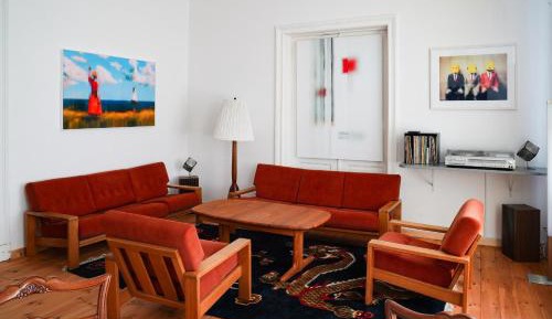 Two-Bedroom Apartment with Shower 