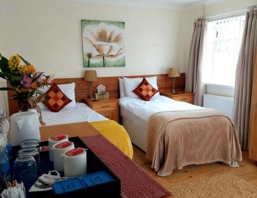 Deluxe Room (2 Adults + 1 Child)