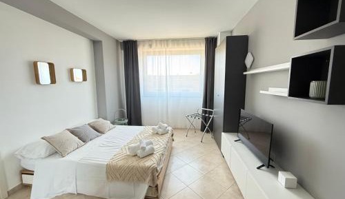 Studio Apartment with One Double Bed