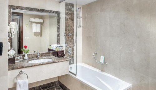 Superior Quadruple Room with City view 