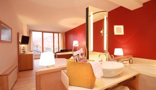 Junior Suite with Balcony and Mountain View