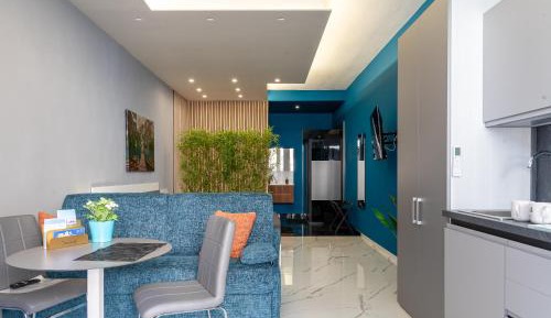 Deluxe Double Room (2 Adults + 1 Child)
