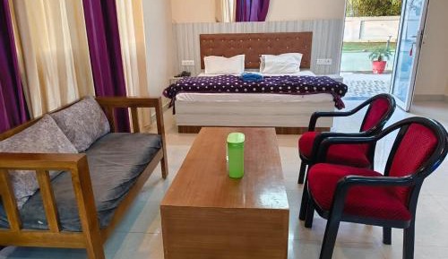 Deluxe Double Room (2 Adults + 1 Child)