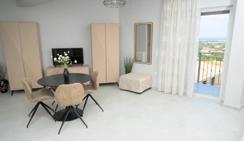 Deluxe Studio