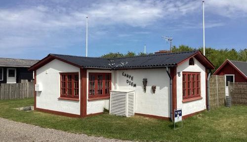 One-Bedroom Holiday Home
