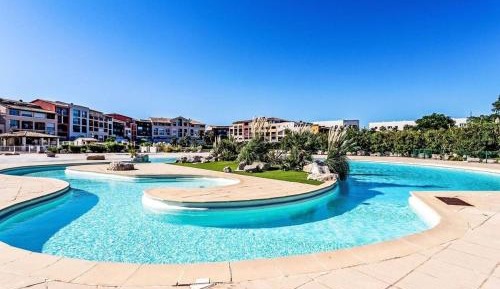 One-Bedroom Apartment with Pool View