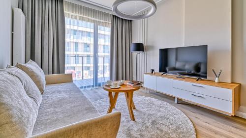 One-Bedroom Apartment with Balcony