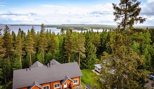 Four-Bedroom Holiday Home