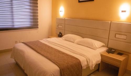 Standard Queen Room