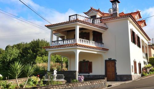 Three-Bedroom Apartment with Balcony
