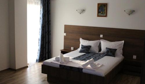 Family Room (2 Adults + 2 Children)