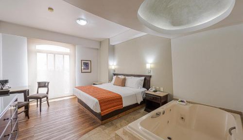 Queen Room with Spa Bath