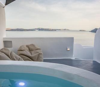 Starlight | Deluxe Cave Suite with Hot Tub and Caldera View