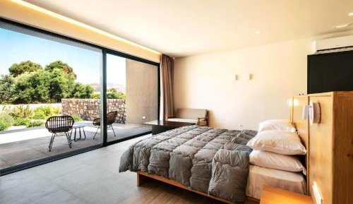 Suite with Garden View