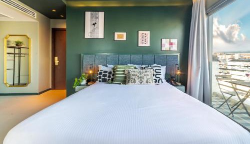 Deluxe Suite with Balcony - Disability Access