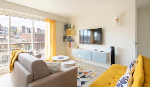 One-Bedroom Apartment with City View