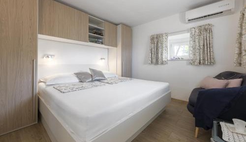 One Bedroom Apartment with Terrace and Sea View