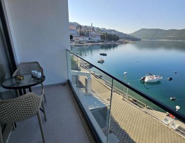Deluxe Double Room with Balcony and Sea View