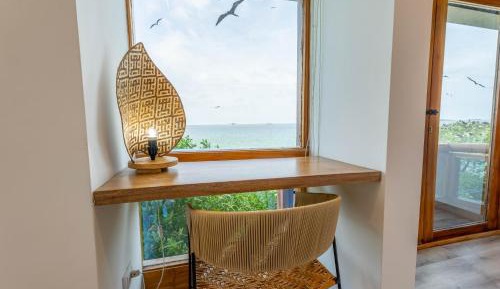 Deluxe Double Room with Balcony and Sea View