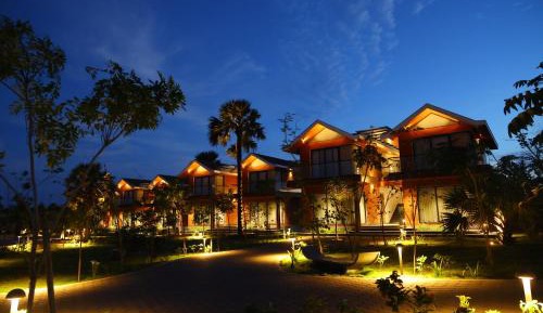Villa with Garden View