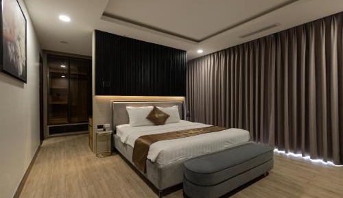 Queen Room with Balcony