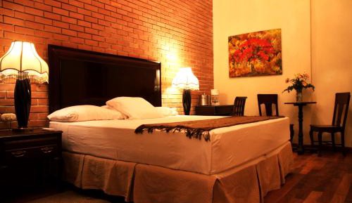 Deluxe King Suite