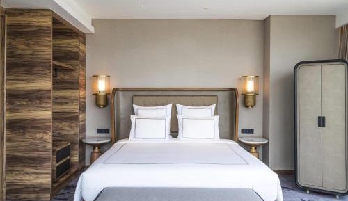 Swiss Signature King Room with Bay View