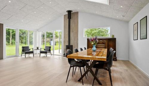 Three-Bedroom Holiday Home 