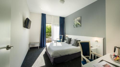 Superior Double Room with Balcony