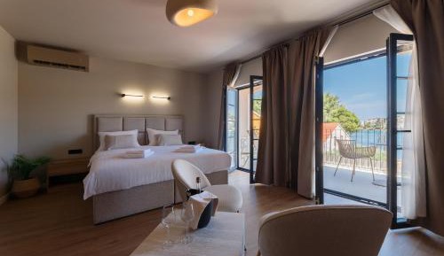 Deluxe Double Room with Balcony and Sea View