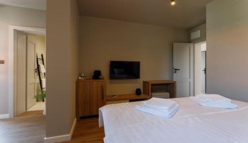Deluxe Double Room with Side Sea View