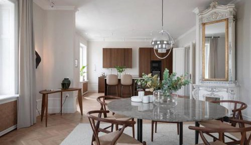 Four-Bedroom Luxury Apartment