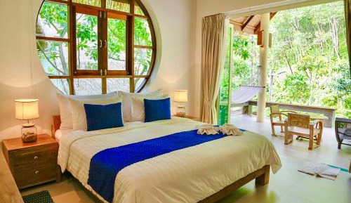 Villa with Garden View